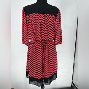 MARC NEW YORK ANDREW MARC RASPBERRY AND BLACK DRESS. SLIPS OVERHEAD. SQUARE NECK